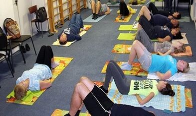 Lecciones deportivas médicas para la artrosis de la articulación de la rodilla