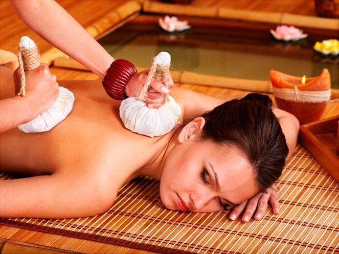 Realización de una sesión de masaje con hielo.